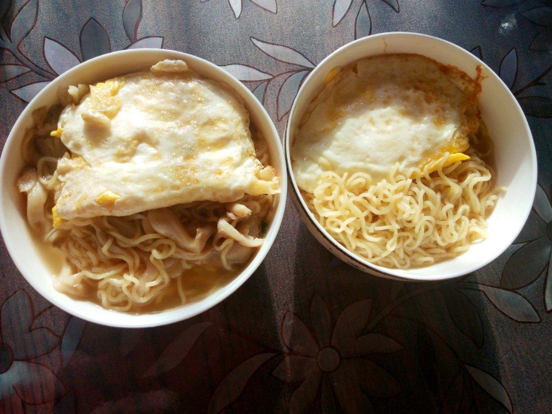 蘑菇鸡蛋面