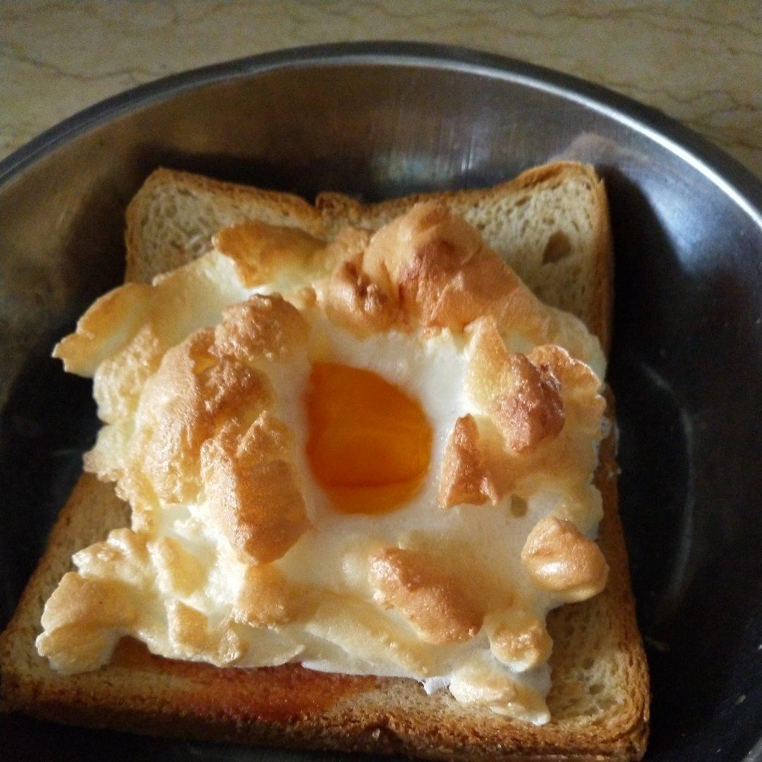 甜食爱好者的早餐：太阳蛋吐司