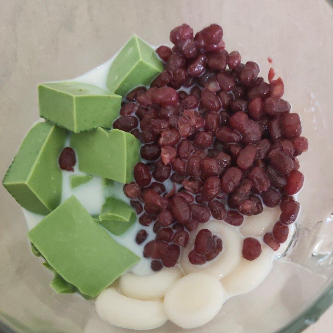 夏日必备小甜品抹茶奶冻白玉丸子