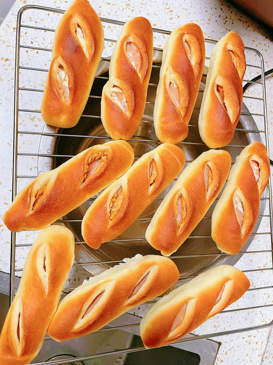 爆汁德式香肠面包｜大口吃肉肉｜发酵时间短｜快手好吃｜无需手套膜｜可做无油无糖