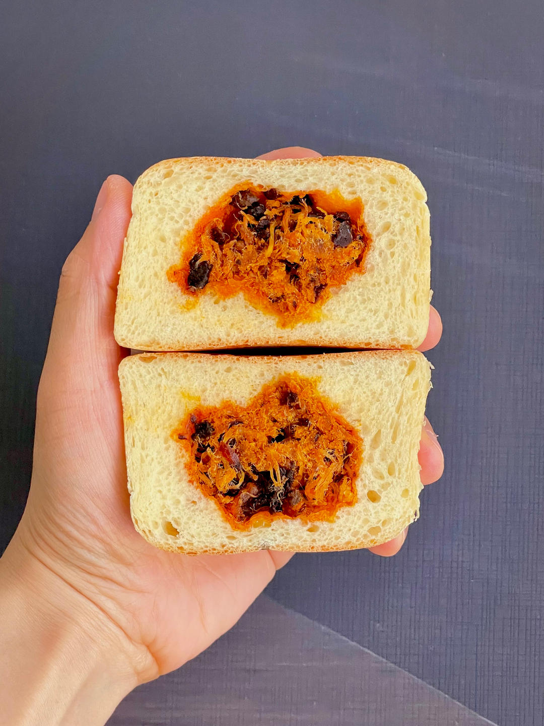 老干妈辣松大鼓面包