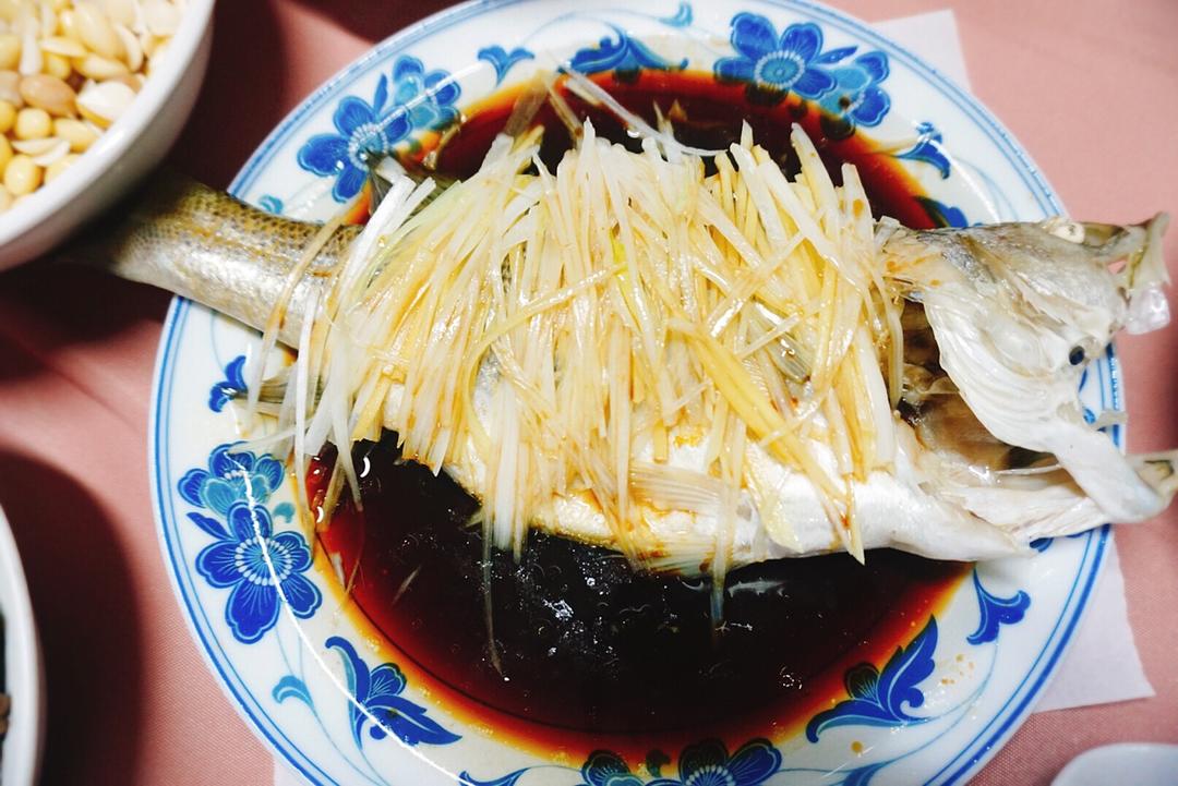 鲜嫩清蒸鲈鱼