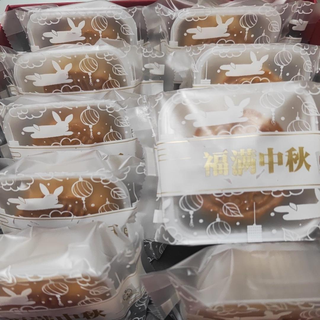 广式月饼—蛋黄莲蓉月饼