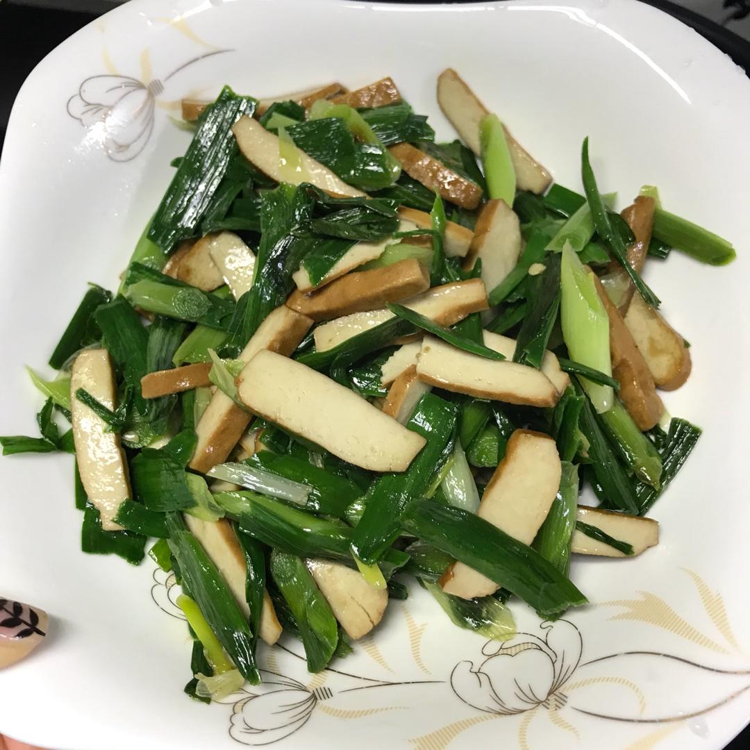 大蒜炒香干
