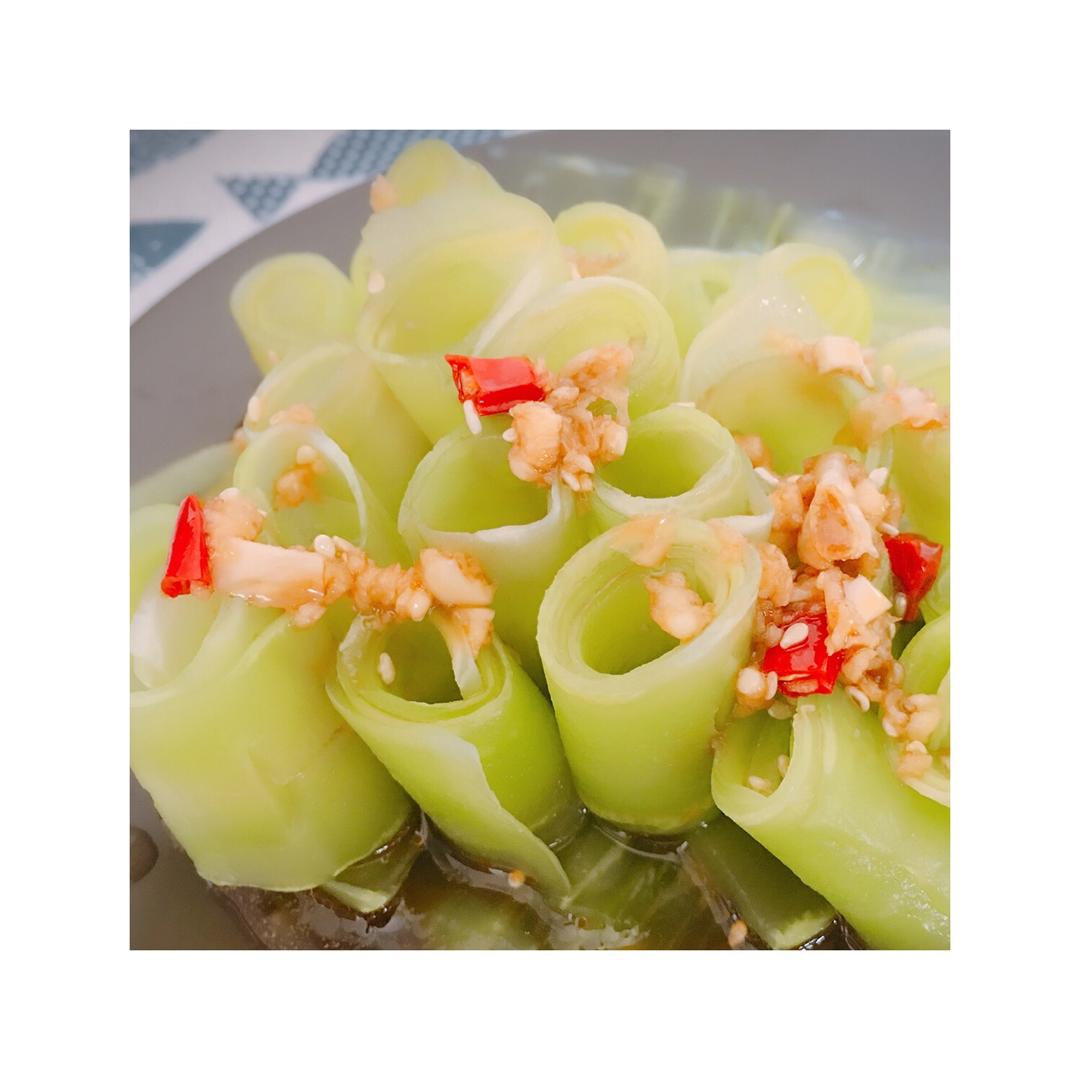 椒油炝拌莴笋