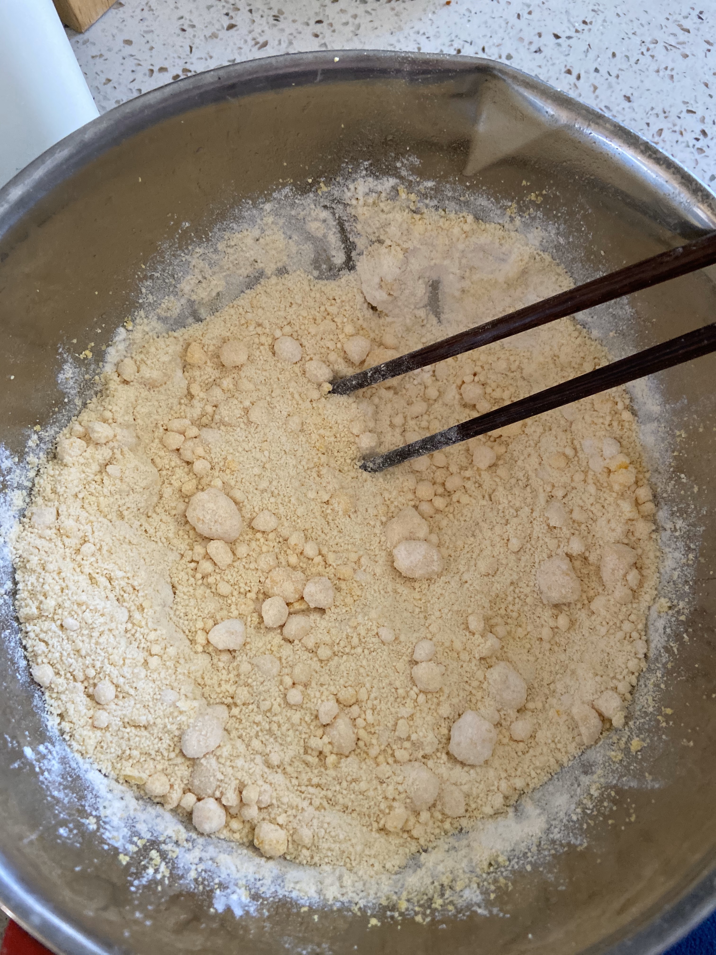 玉米面酸菜饼子的做法 步骤2