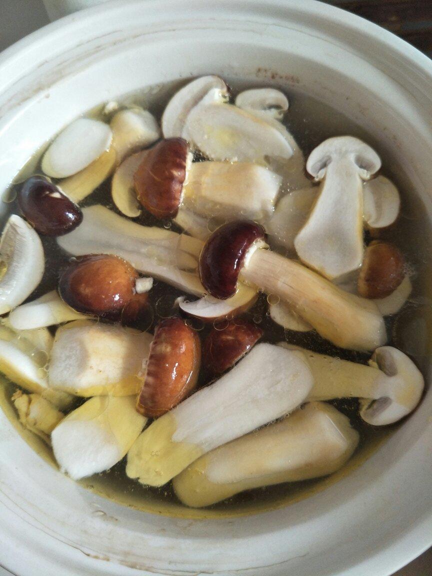 蓉儿7512bxj8做的周末在厨房煲汤