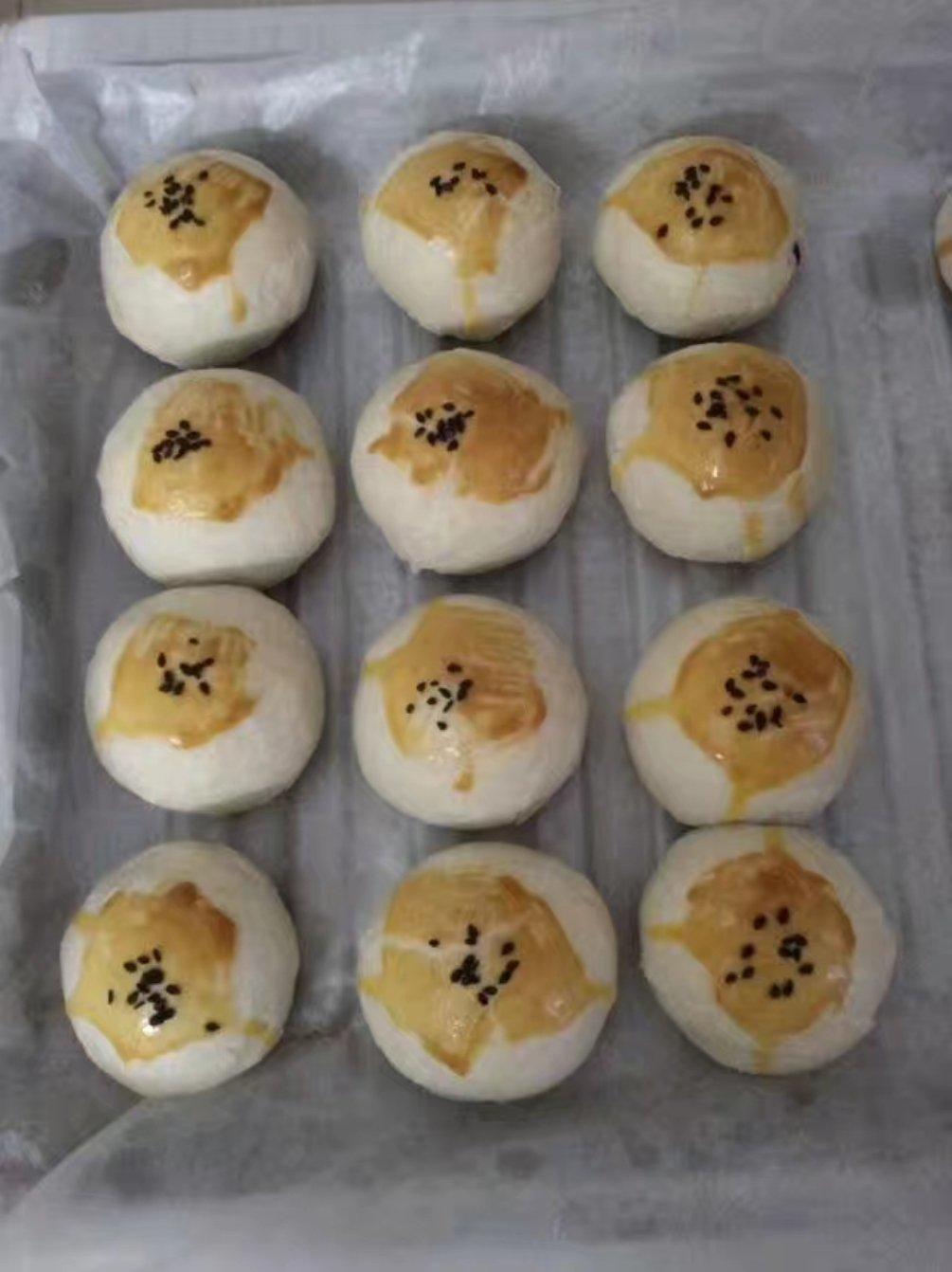 蛋黄酥：抹茶酥：（奶黄味）