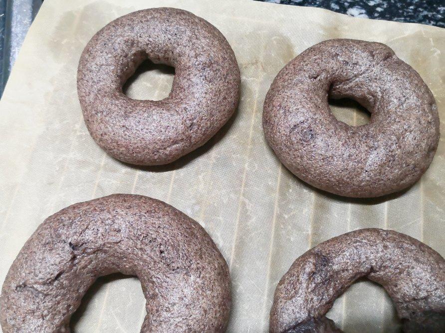 新手友好的无糖无油100%黑全麦贝果