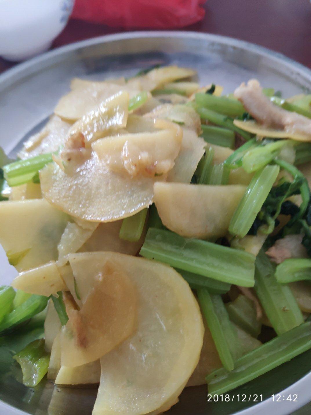 土豆片芹菜炒肉