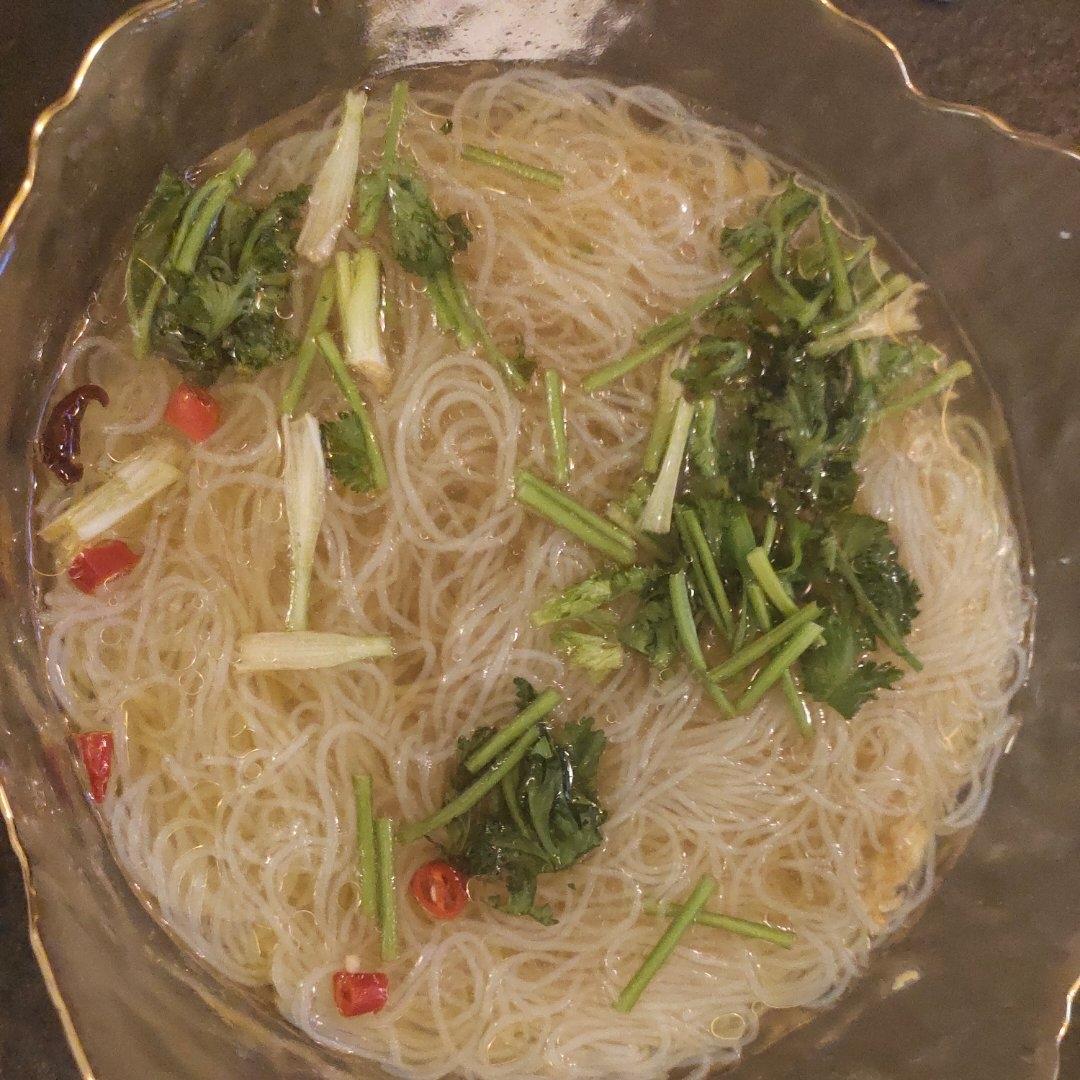 酸又辣的粉丝汤