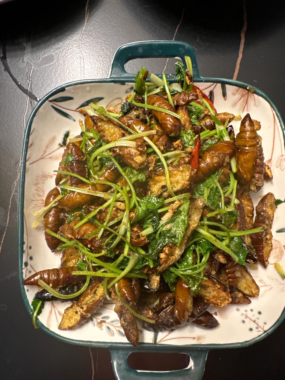 超好吃的干煸蚕蛹