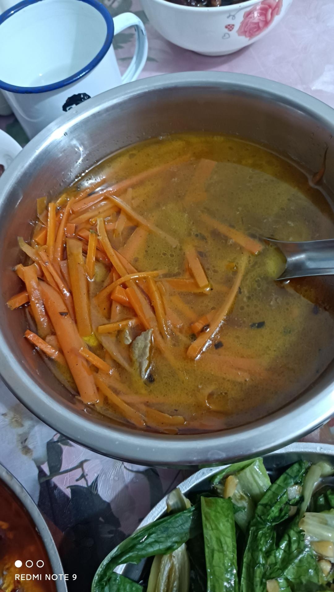 胡萝卜肉丝汤