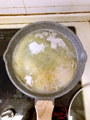 扇贝蘑菇奶油意面的做法 步骤2
