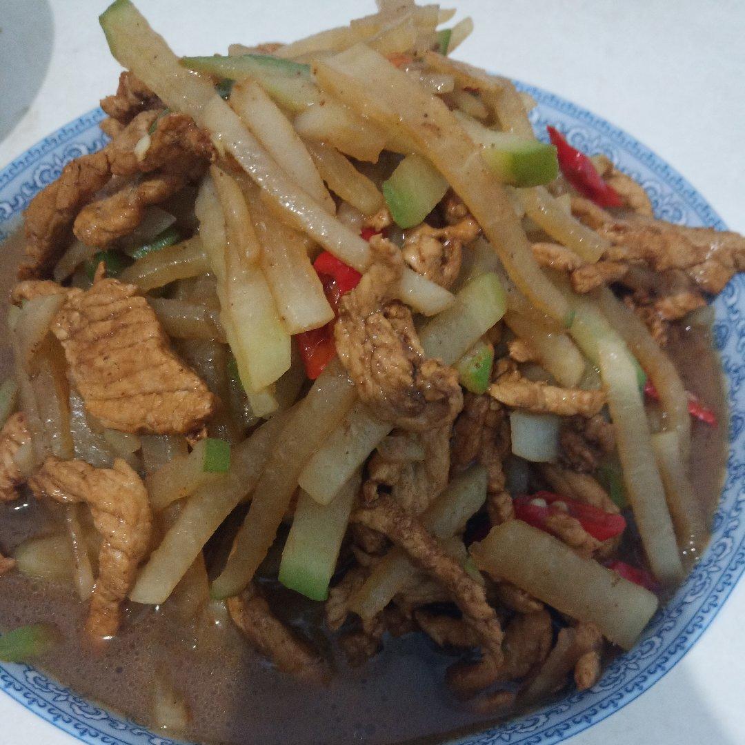 白萝卜炒肉丝