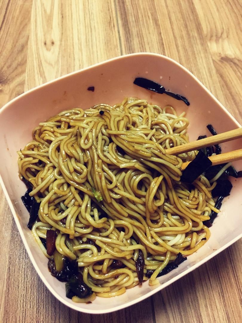 10分钟搞定的一碗葱油拌面