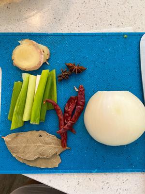 红烧杏鲍菇牛腩（烤箱铸铁锅版本）的做法 步骤2