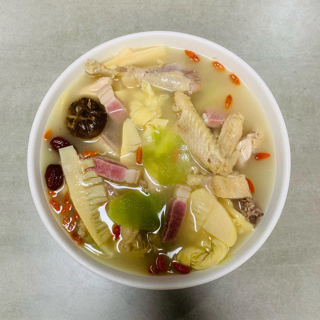 咸鸡冬笋腌笃鲜