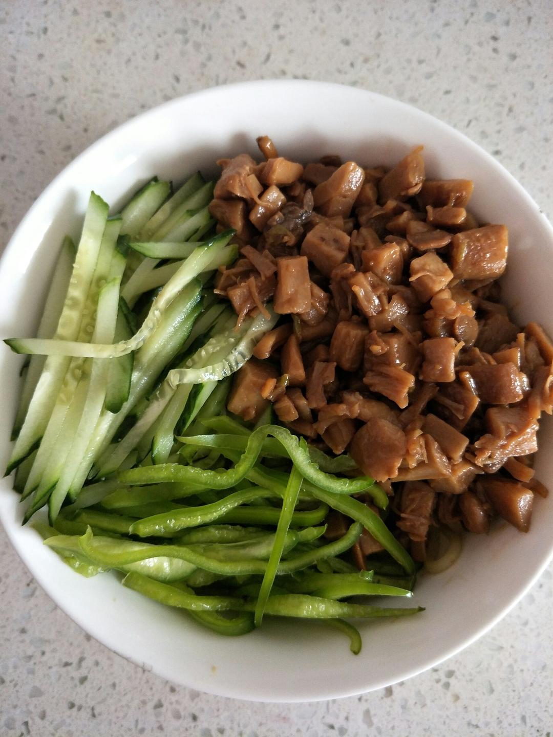 瑶柱鲍菇炸酱面