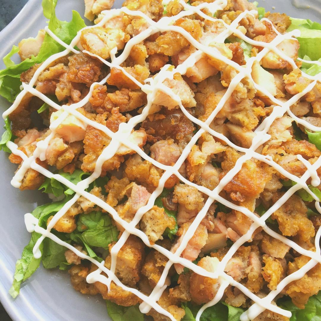 晚wanan丶做的炸鸡沙拉饭