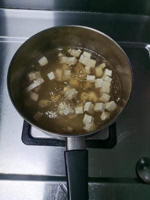 夏日清淡营养的豆腐肉丸汤的做法 步骤7