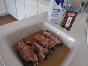 看西餐如何烹饪大鱼大肉 - 培根鸡肉菠菜卷的做法 步骤6