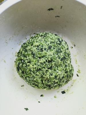 不用发酵的菠菜椒盐花卷的做法 步骤4