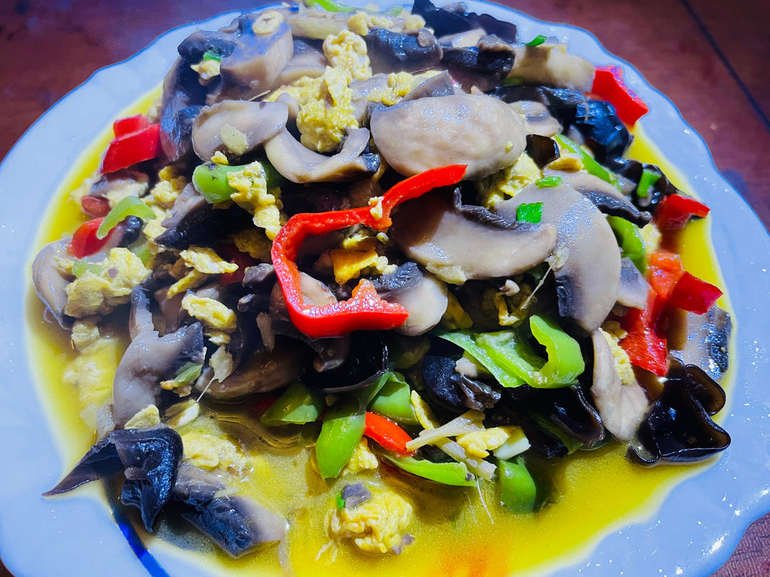 青椒口菇炒鸡蛋