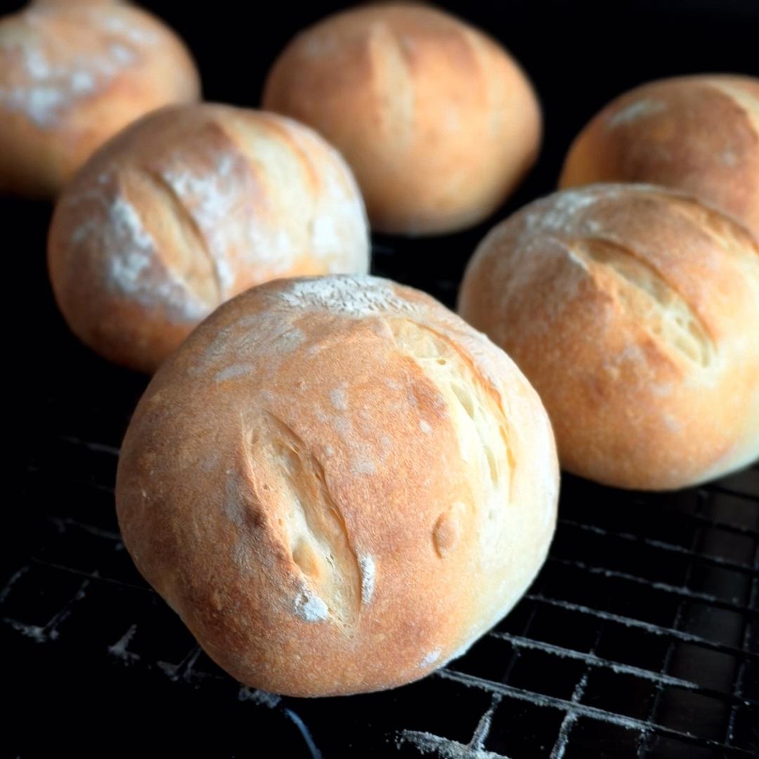 法棍夹一片沾糖的黄油，这款嘟米面包竟然这么好吃！