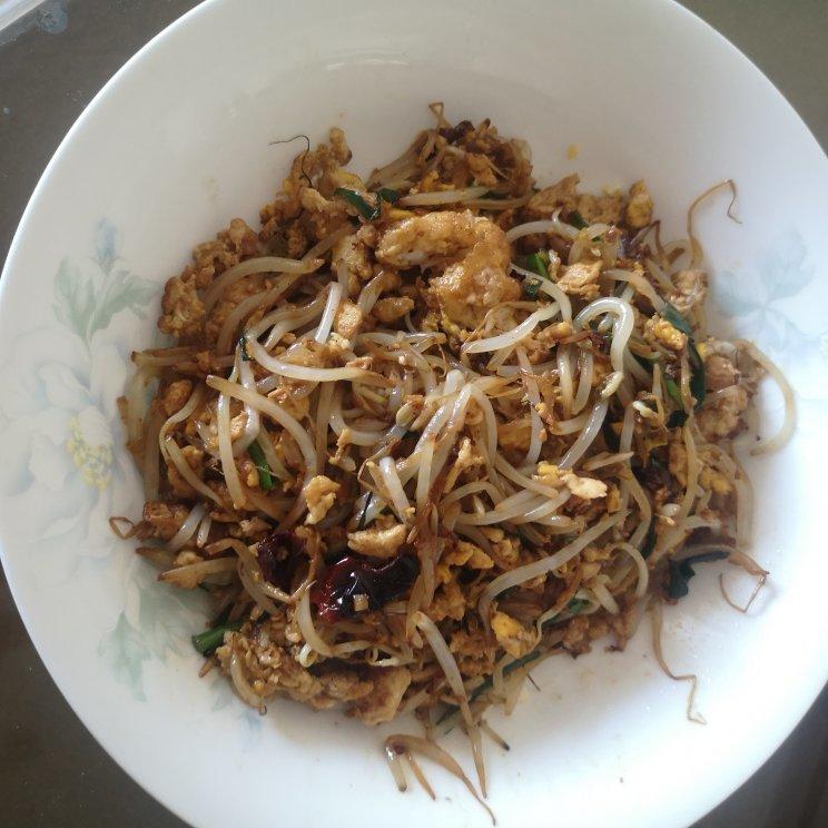 家庭版炒合菜【绿豆芽粉条炒鸡蛋】