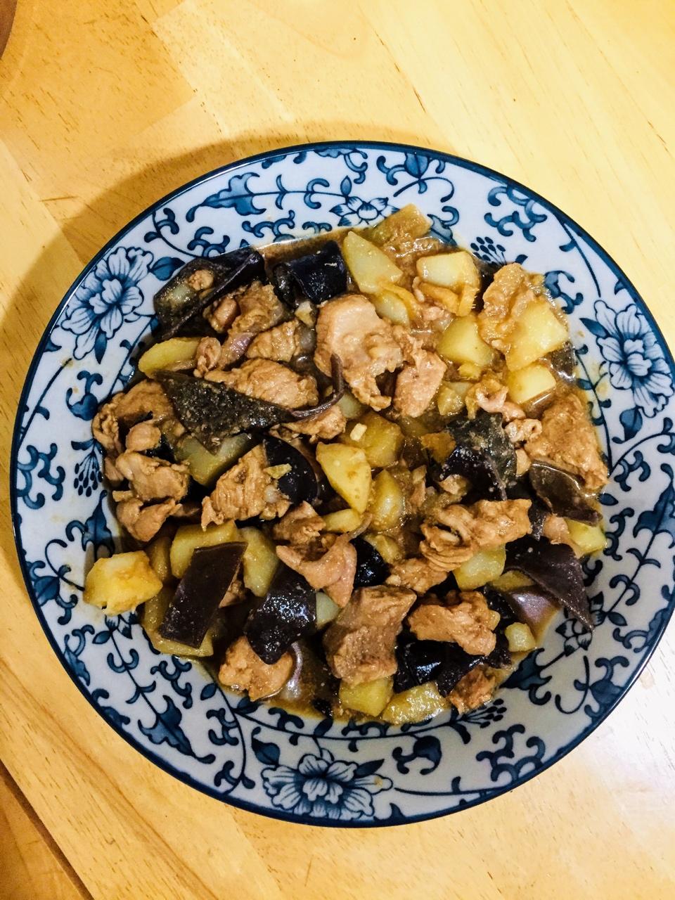 土豆炖鸡块