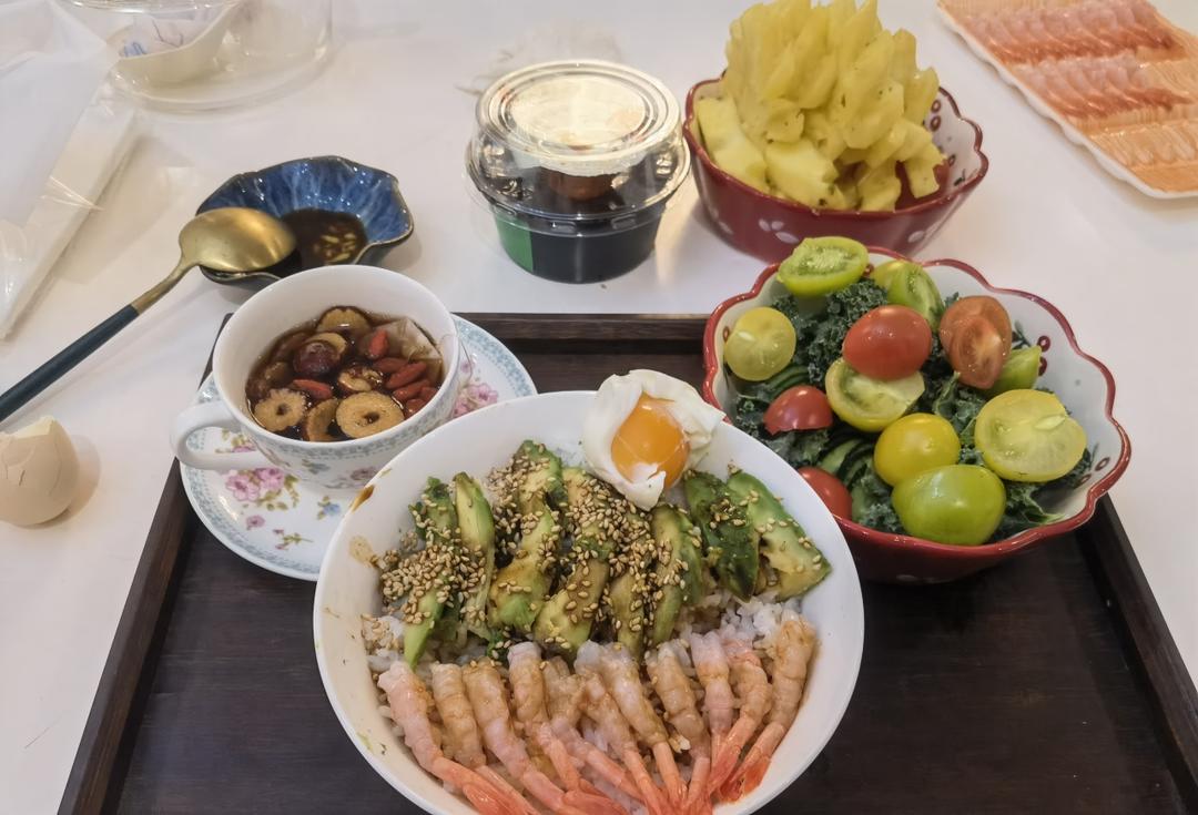 牛油果温泉蛋拌饭