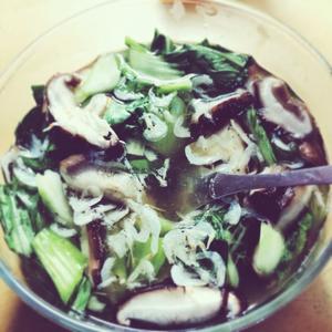 香菇青菜汤（宿舍炖锅简易版）的做法 步骤5