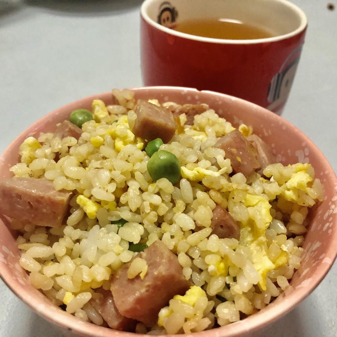午餐肉小葱酱油炒饭