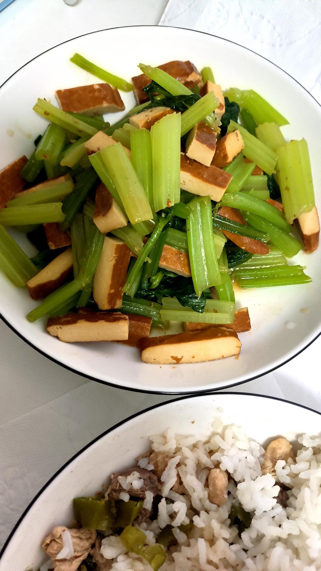 素菜：芹菜炒豆腐干