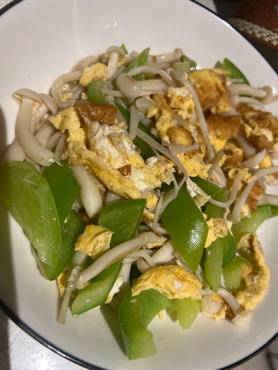 白玉菇炒鸡蛋