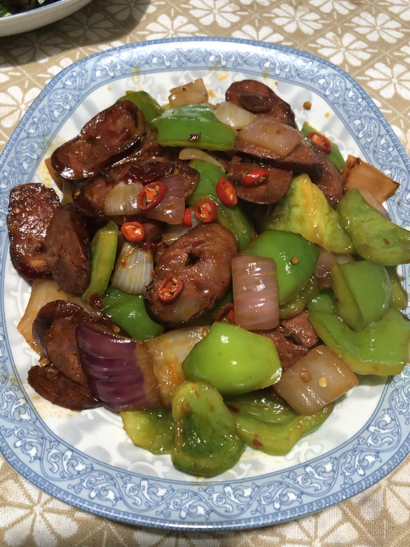 柿子椒炒腊肠
