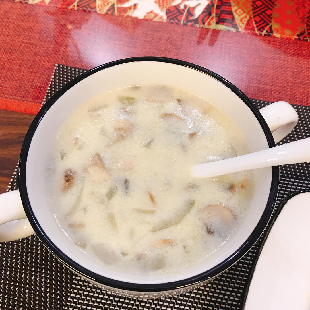 超惊艳奶油蘑菇汤(牛奶版本)
