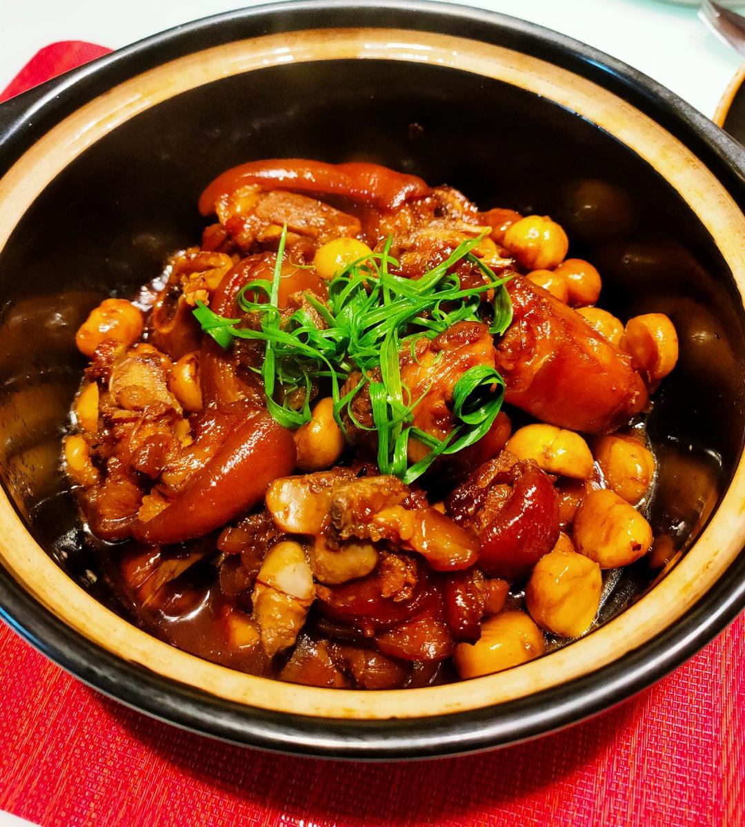 栗子炖猪蹄—— 美味解馋又美容