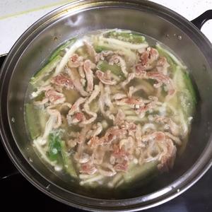海鲜菇肉丝汤的做法 步骤18