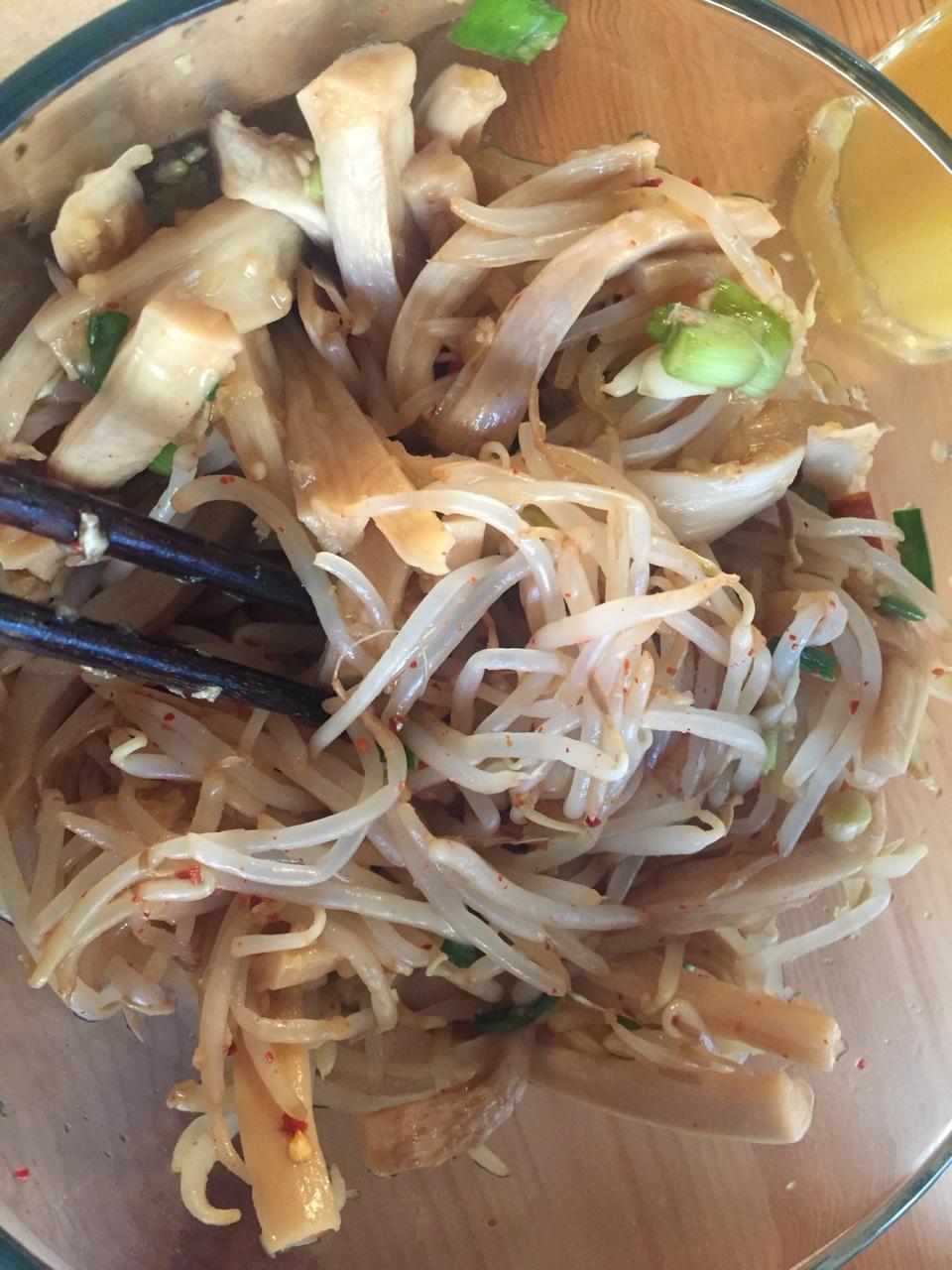 惊艳又开胃：凉拌手撕杏鲍菇（鸡腿菇）