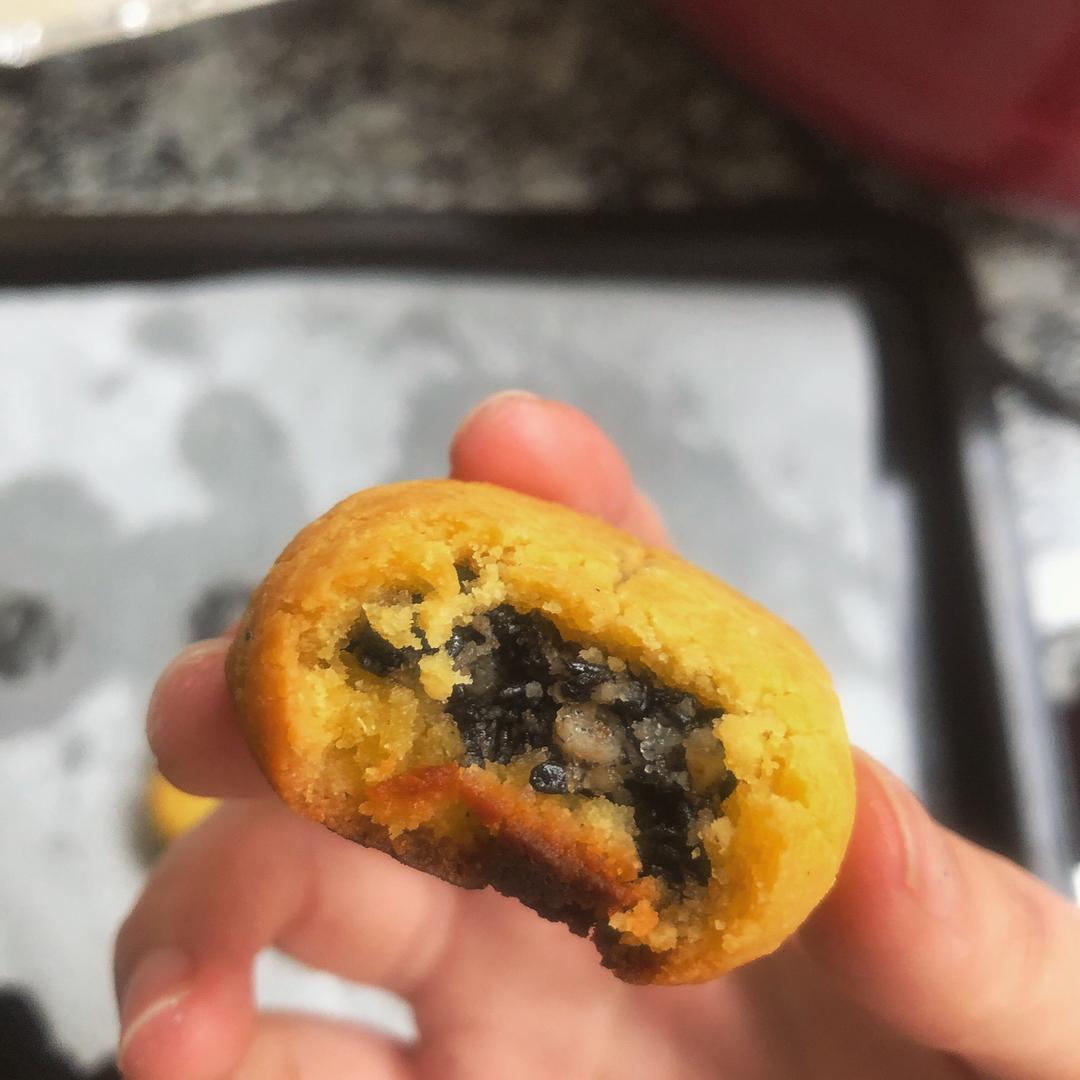 生酮流心芝麻月饼