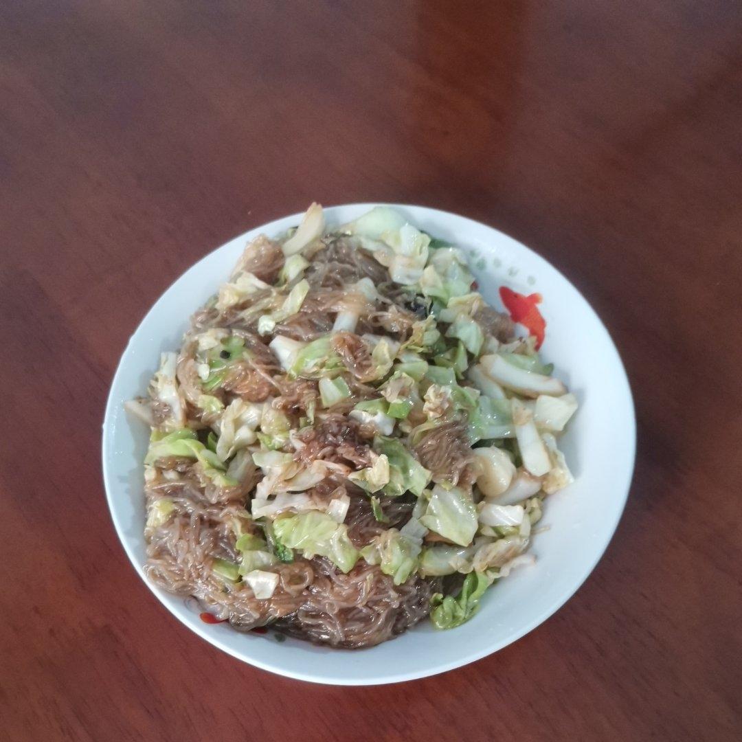 最近爱吃粉丝粉条～包菜炒粉丝