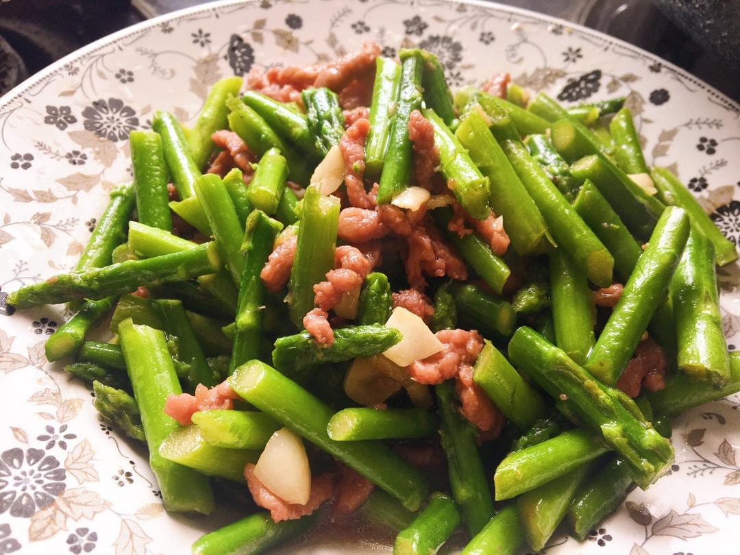 芦笋炒牛肉