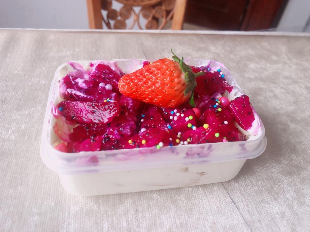 奶油水果杯