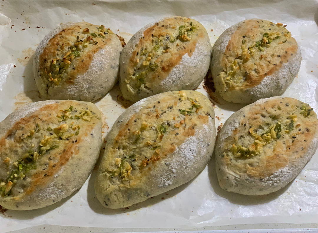 『别有深味』简单版法式黑芝麻蒜香咸面包