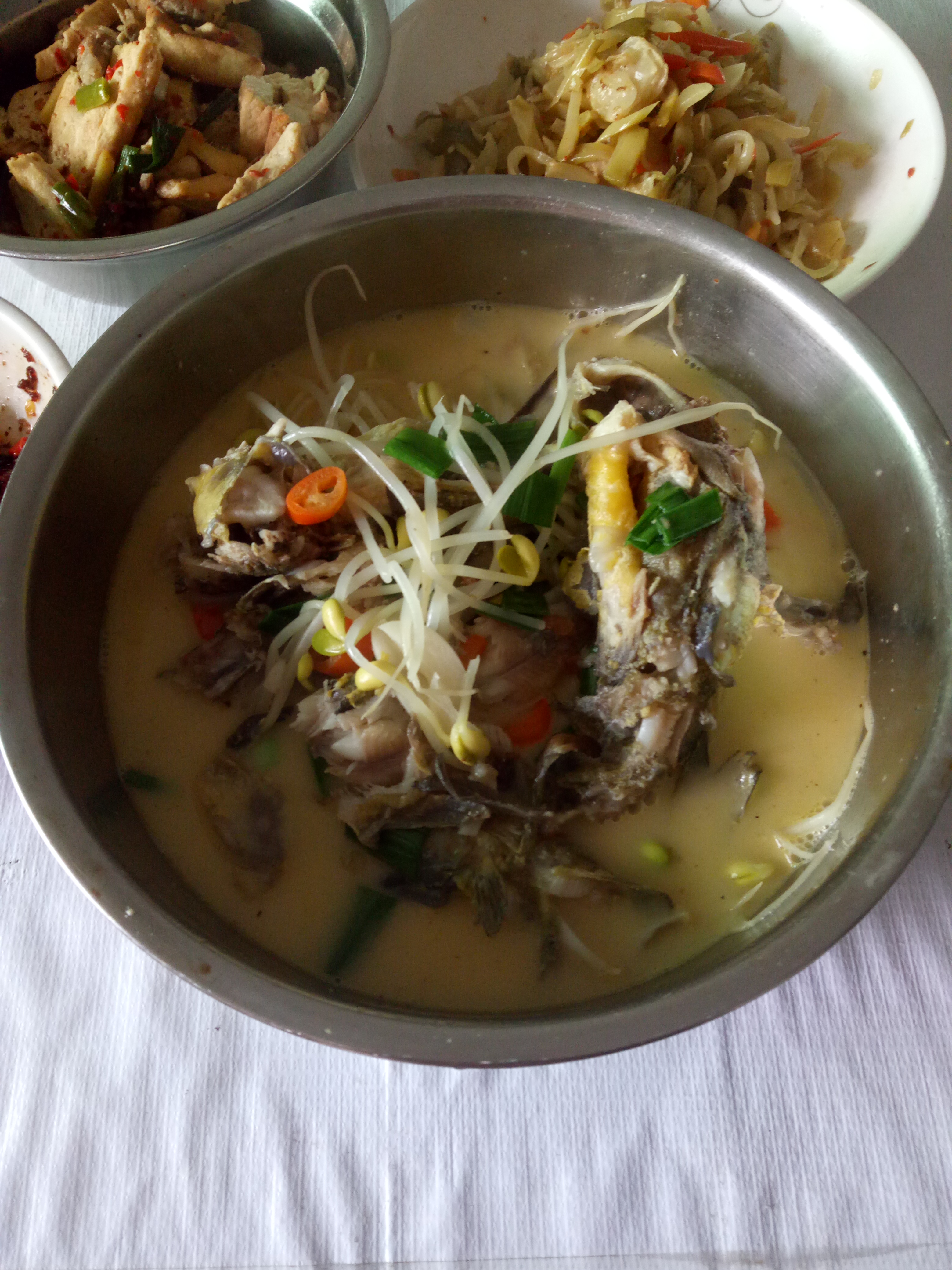 黄骨鱼豆芽汤的做法