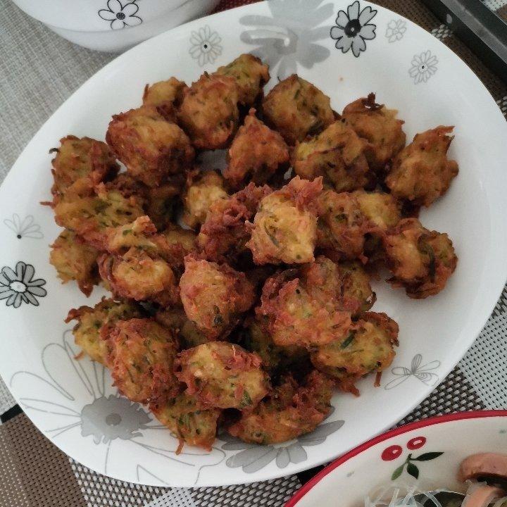 炸猪肉萝卜丸子