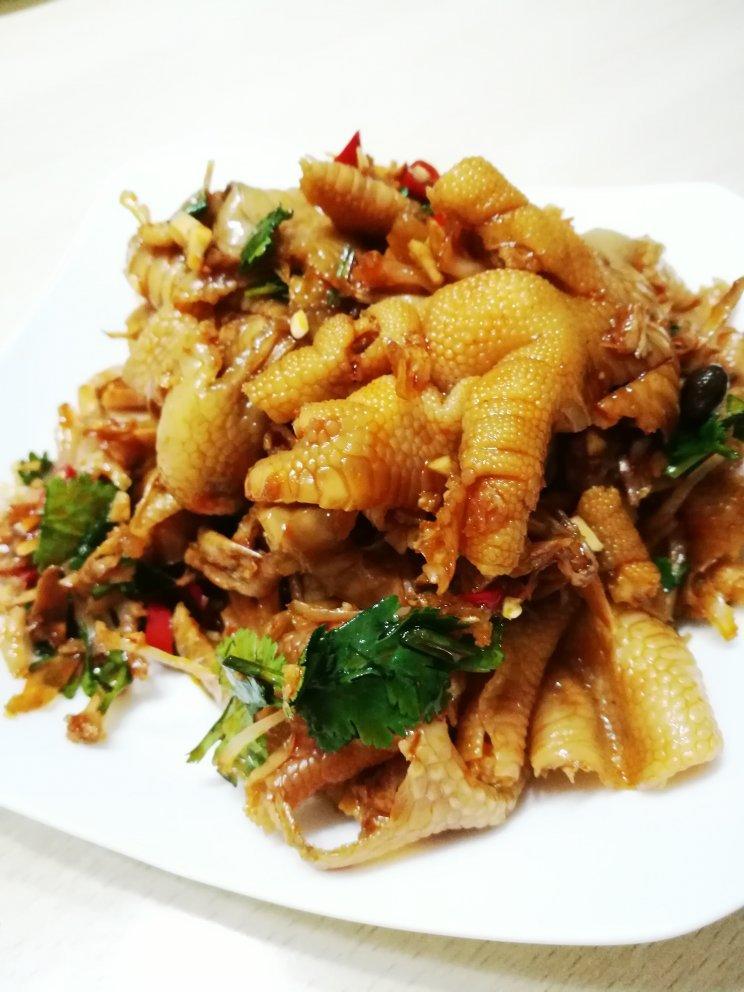 【酸辣无骨凤爪】