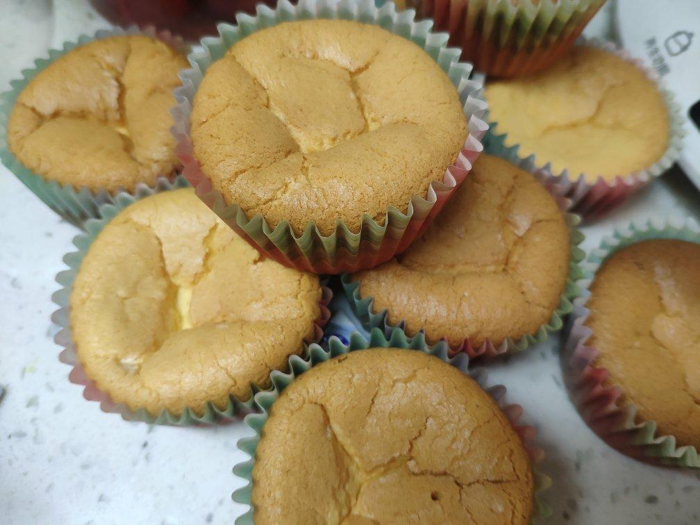 不塌不裂的纸杯戚风蛋糕